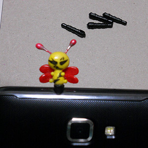 第張獨家首創最夯手工手機耳機防塵塞~N5-2~可愛酷蜜蜂<紅色>~Zina 000181作品縮圖
