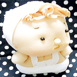 第張含金湯匙出生的嬰兒造型娃娃04~白2~Zina 000599作品縮圖