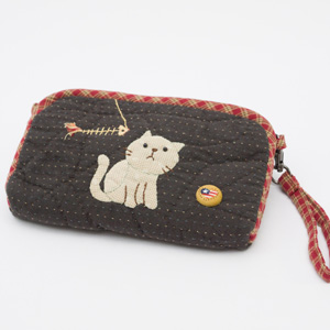 第張熊大釣魚餵貓咪日本拼布手拿包作品縮圖