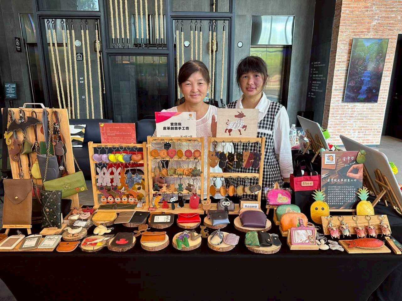 LINE_ALBUM_黃彗雅提供設攤照_260707_2.jpg