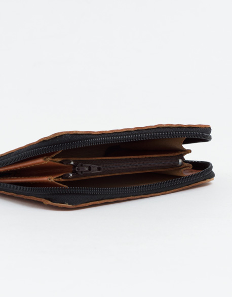 Sculpted multi-layer zero wallet