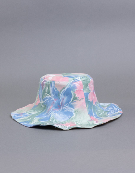 Light double-sided floral cap