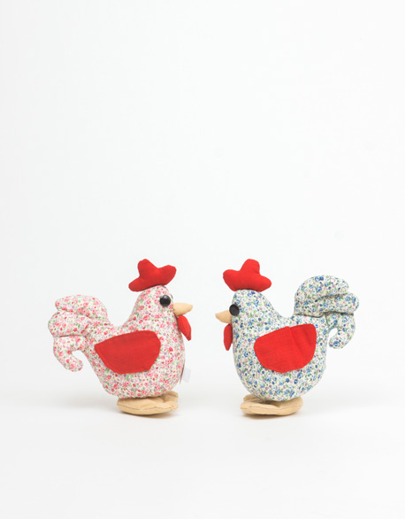 A pair of chickens.