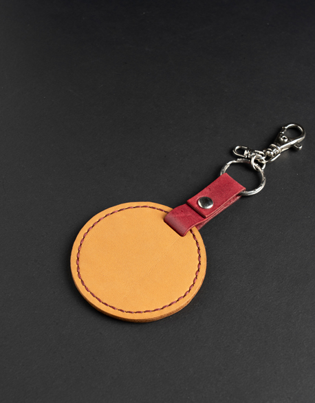 手縫皮革圓形吊飾-圖1